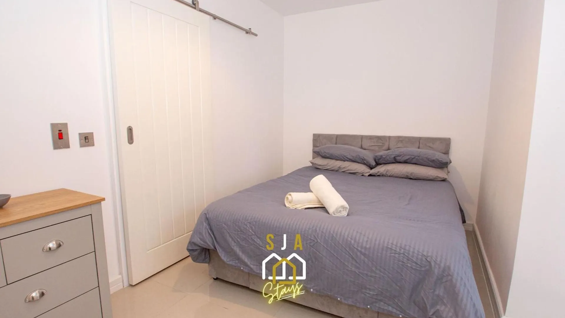 Affleck Stay 1 - Sja Stays - Modern 2 Bed Apartment - With Parking Aberdeen 0*,