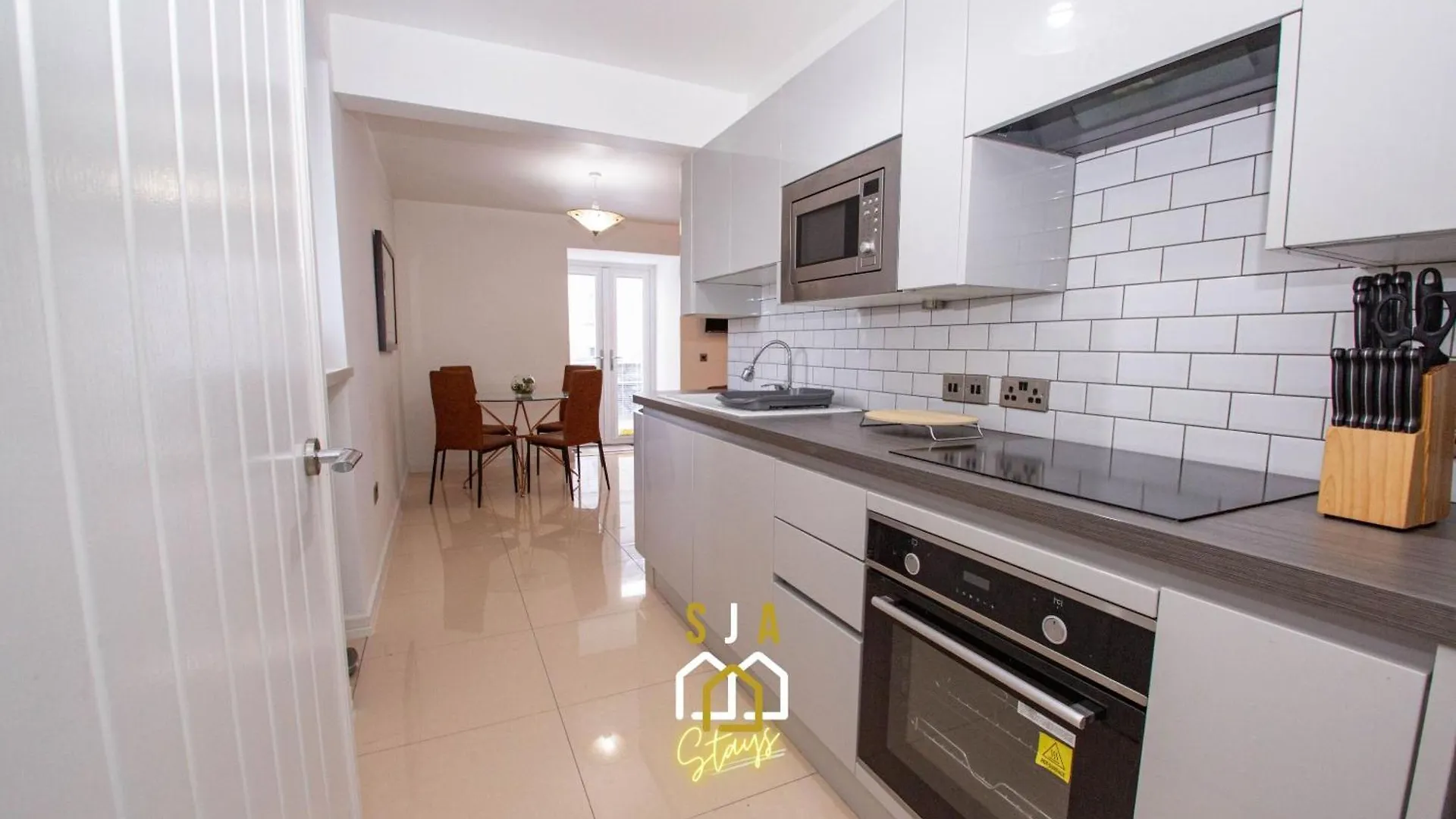 Affleck Stay 1 - Sja Stays - Modern 2 Bed Apartment - With Parking Aberdeen